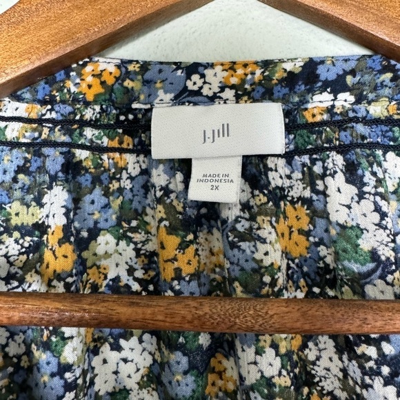 J. Jill Smocked Relaxed Rayon Blouse In Navy Blue Wildflowers Print Size 2X - Picture 5 of 14